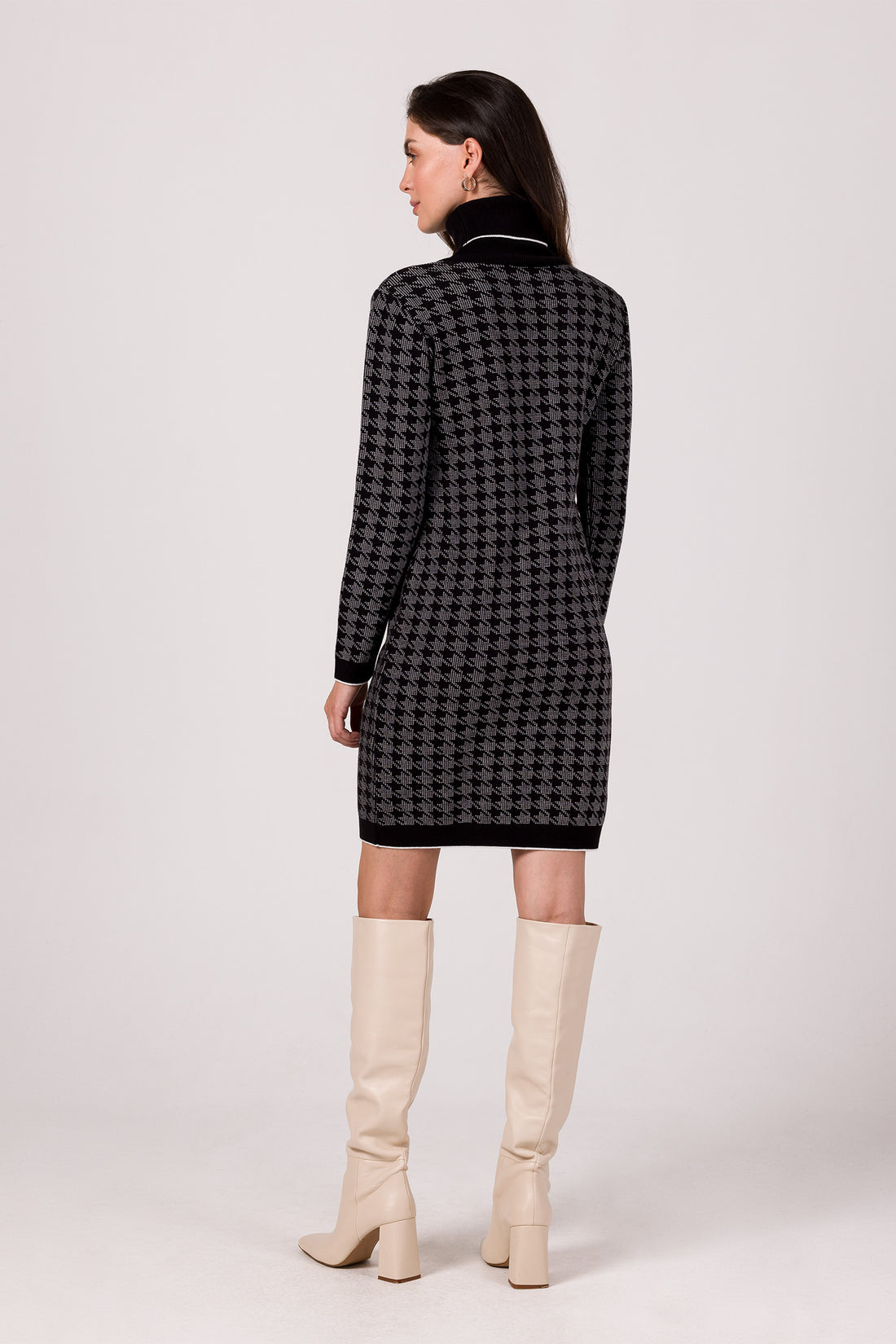 Houndstooth Plaid Knitted Sweater Dress | Strictly In | Embrace the AW season in style with our knitted sweater dress. Perfect for the office, its houndstooth pattern brings sophistication to your winter wardrobe. Pair with boots for a polished look.