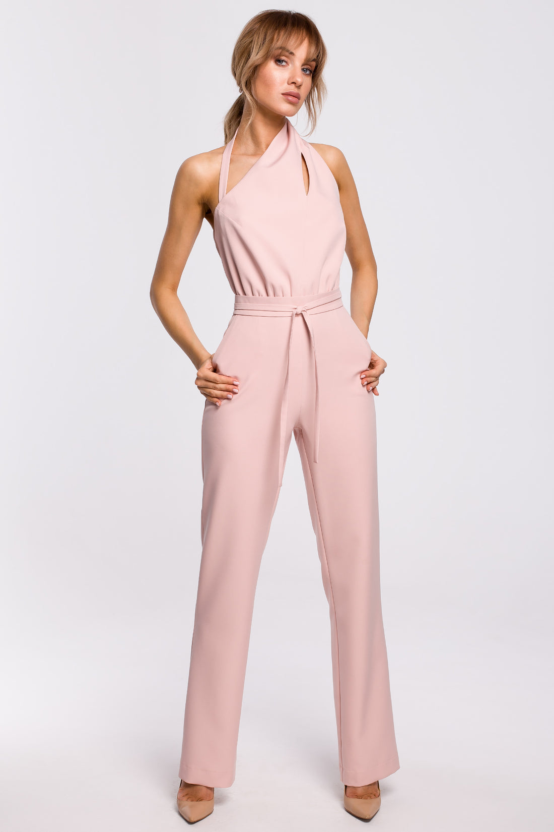 Our women's jumpsuit with pockets is the pinnacle of fashion and utility. This exquisite jumpsuit, which has a captivating open-back design and a subtly asymmetric neck halter neckline with a stylish cut-out detail, expertly combines simplicity and elegance.