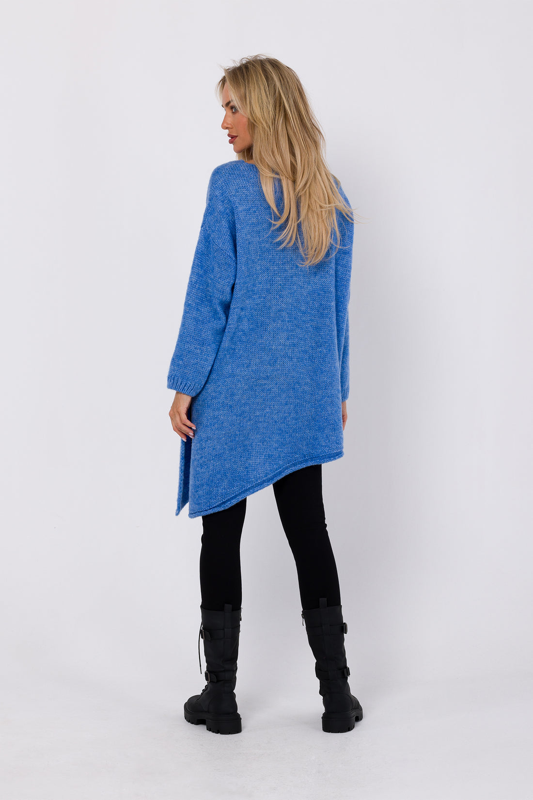 Experience the perfect blend of comfort and style with our Relaxed Fit Sweater Asymmetric. Crafted from open chunky knit, it boasts a relaxed fit with an asymmetric bottom hem and side split for modern flair. The long sleeves and deep V-shaped neckline add warmth and allure. This versatile piece can be worn as a classic pullover or transformed into a one-shoulder statement, making it a must-have for your winter wardrobe.