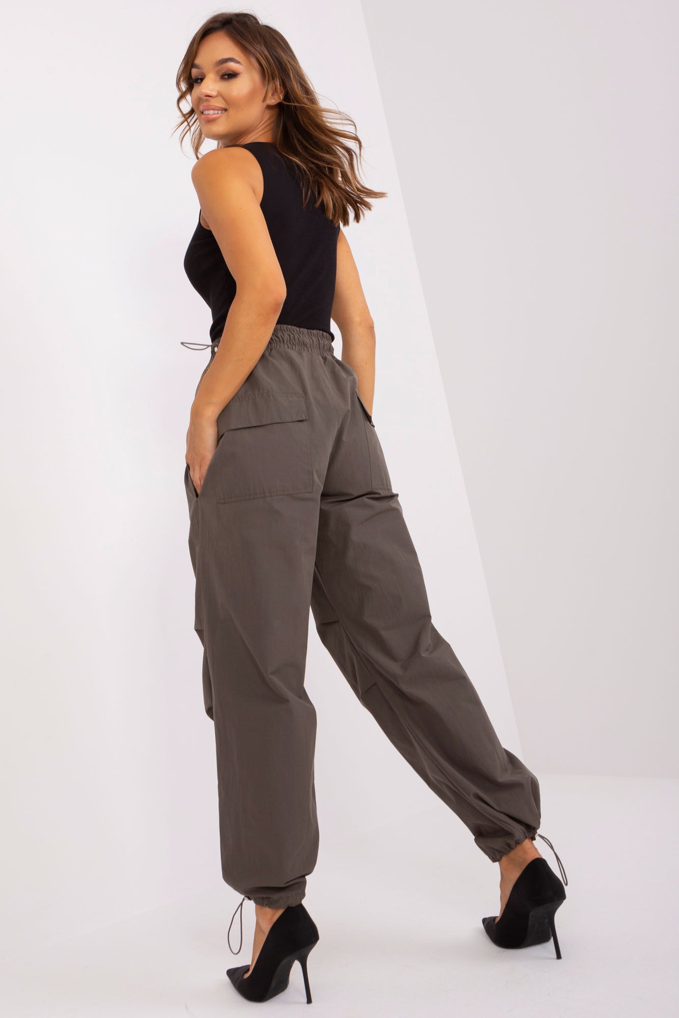 Stay in vogue with our trendy Women's Parachute Trousers. These trousers effortlessly embody the latest fashion trends, delivering both style and comfort. Designed for the modern woman, they offer a versatile and chic option for any occasion. Explore your fashion possibilities today.