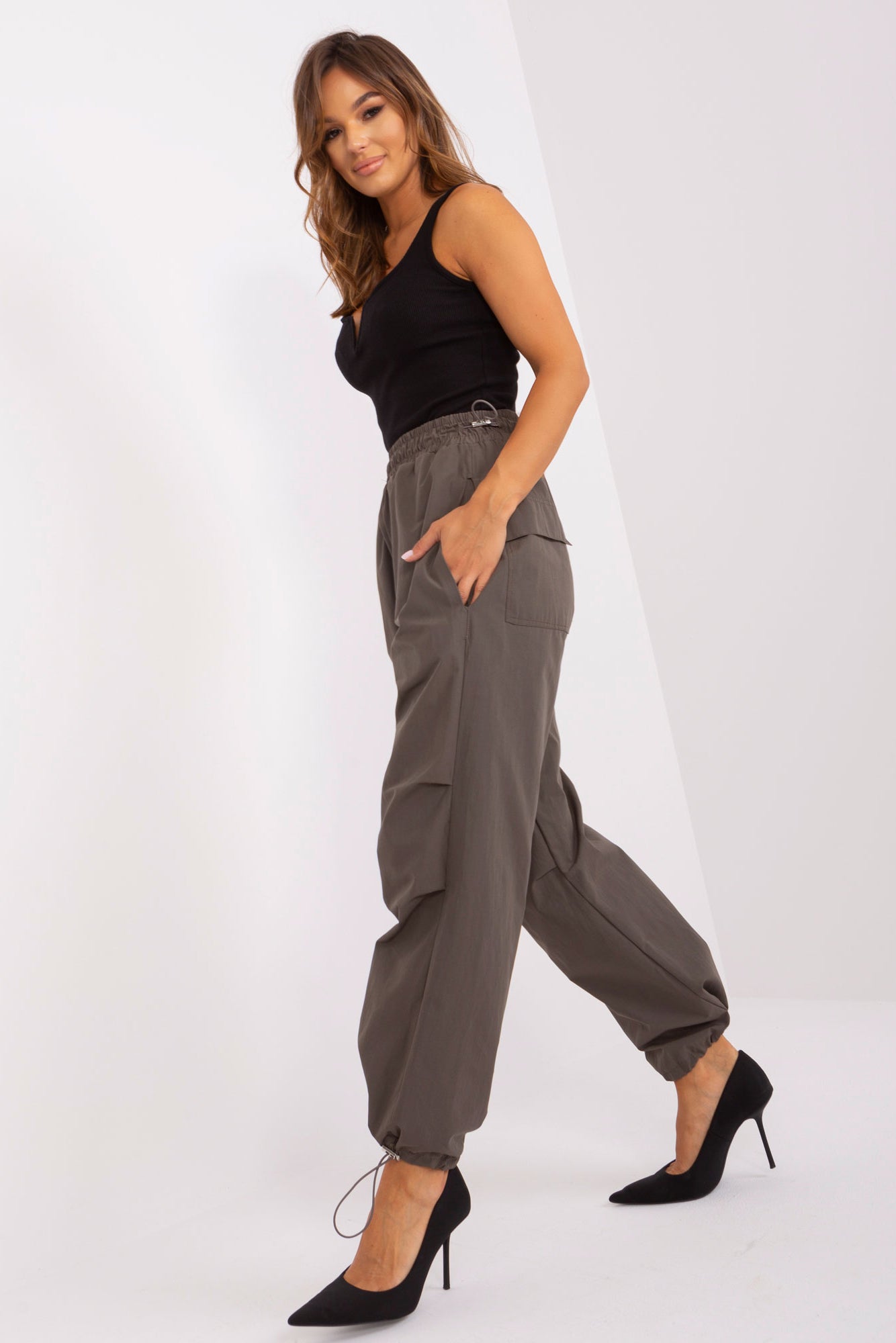 Stay in vogue with our trendy Women's Parachute Trousers. These trousers effortlessly embody the latest fashion trends, delivering both style and comfort. Designed for the modern woman, they offer a versatile and chic option for any occasion. Explore your fashion possibilities today.