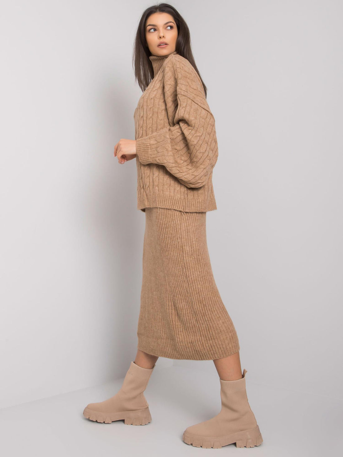 2-piece Matching Set Knitted Dress Camel